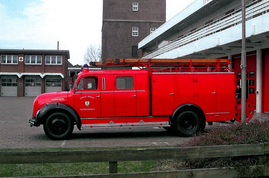 Löschgruppenfahrzeug "Oldi" LF 16 Löschgruppenfahrzeug "Oldi" LF 16