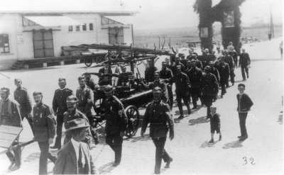 Die "Ein-Zylinder-Handpumpe" mit Hakenleitern