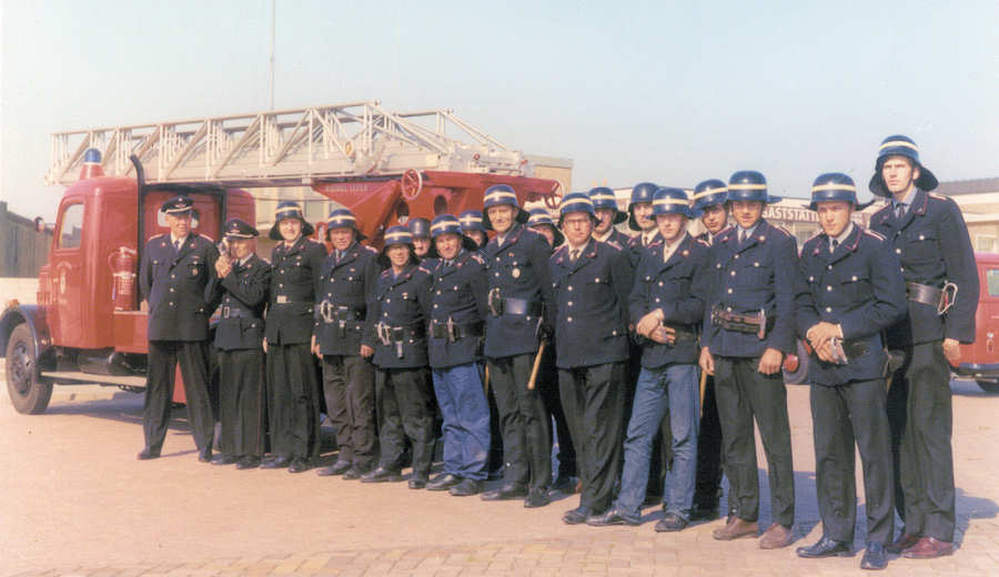 Übung mit der alten DL 22 . 2 + 3 Löschzug Übung mit der alten DL 22 . 2 + 3 Löschzug