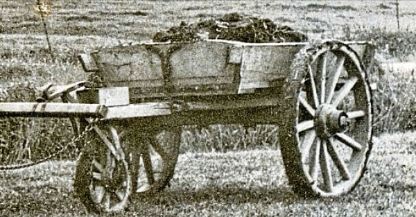 Mithilfe von Schiebkarren wurde im 18. Jahrhundert auf den Deichbaustellen schwer geschuftet. 