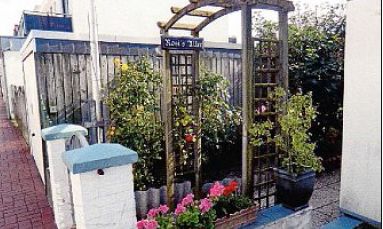 Eingang zu "Rosis Allee" Eingang zu "Rosis Allee"