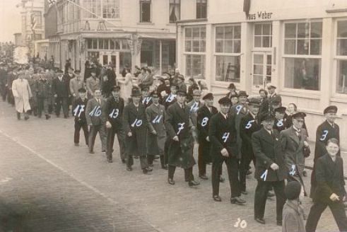 Marschblock der Tischlerinnung