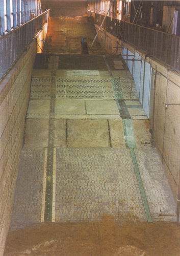 Untersuchungen zur Belastung des Deckwerkes