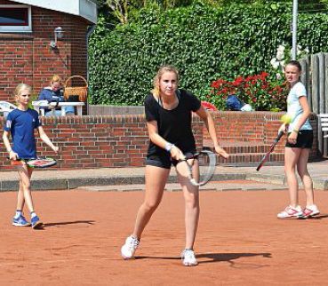 Annabelle Denecke, Frauke de Vries und Lotte Sauerberg (von links) im Training. 